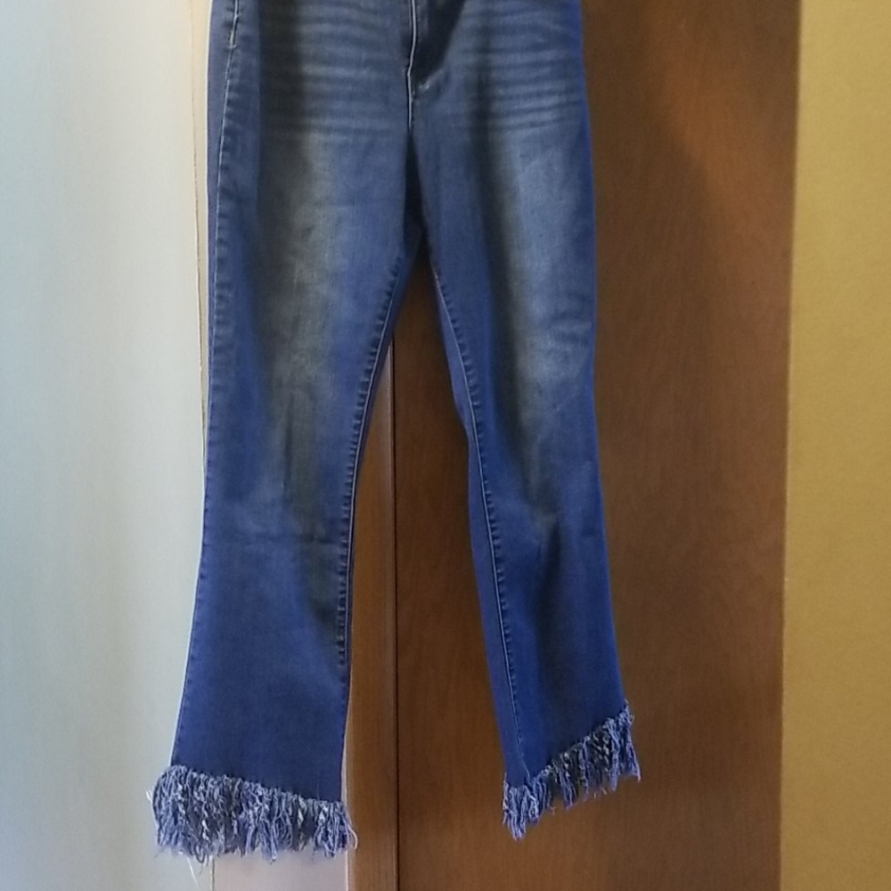 Jeans with fringe cuffs